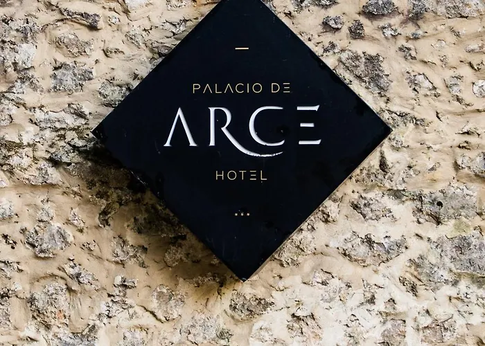 Palacio De Puente Arce