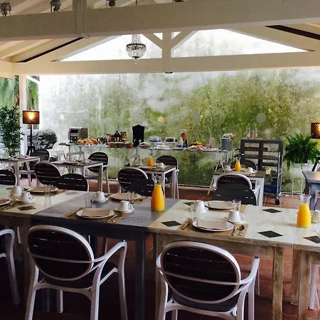 パラシオ デ アルセ ホテル