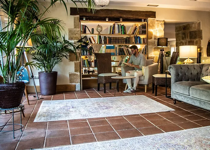 Palacio De Hotel Puente Arce