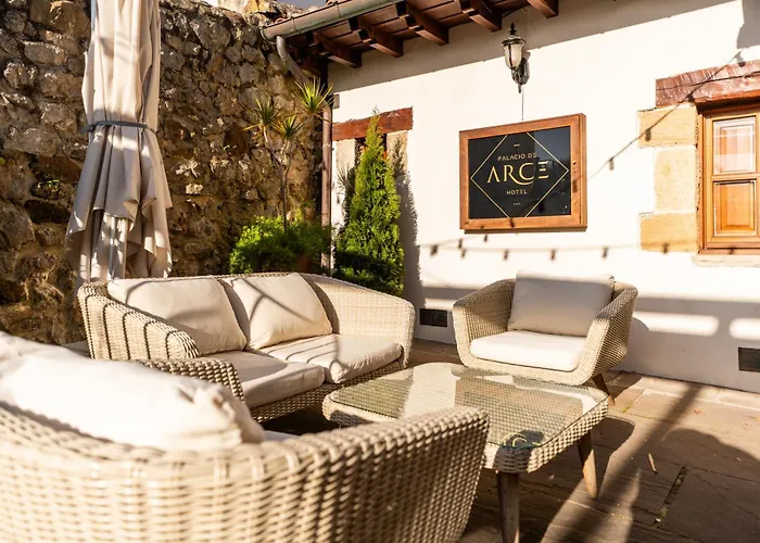 Hotel Palacio De Puente Arce