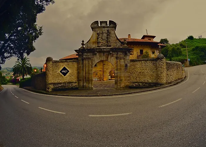Palacio De Hotel Puente Arce